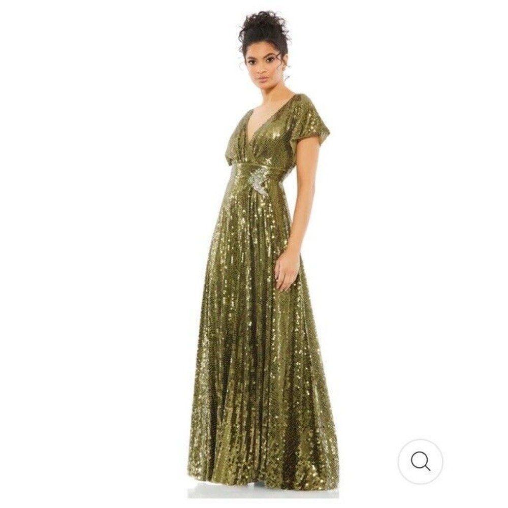 Mac Duggal 10773 Sequin Brooch‎ Detail Gown Size 4 Olive Mrsp $598